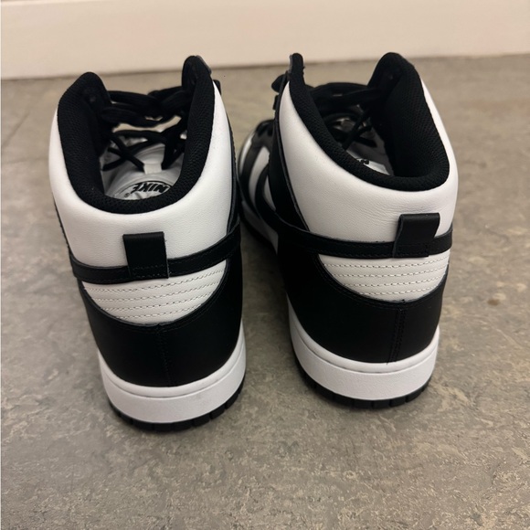 Nike Men's Classic Black and White Sneakers Mens US12 New - Picture 4 of 8